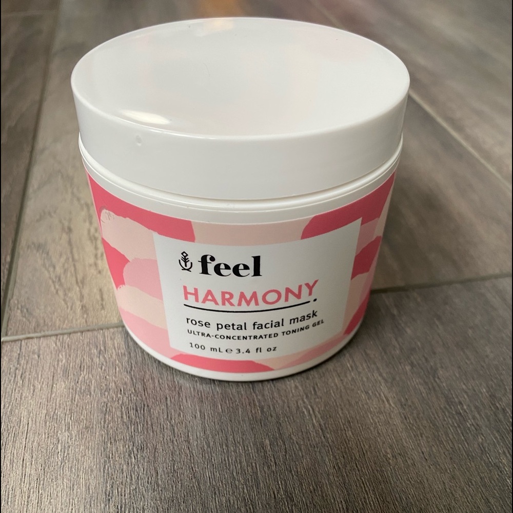 Feel rose face mask